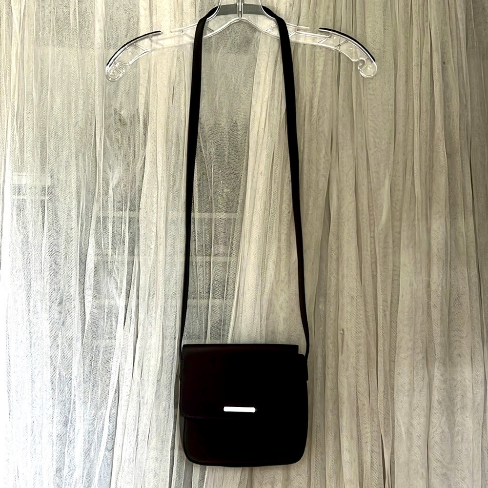 ⭐️ Nine West NWOT charcoal gray crossbody bag slot pocket in back for your keys